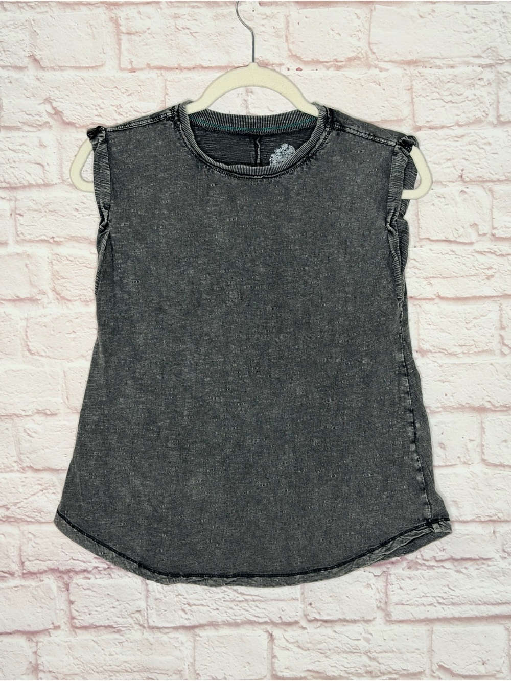 Pilcro Washed Black Sleeveless Crew Tank - Picture 3 of 10